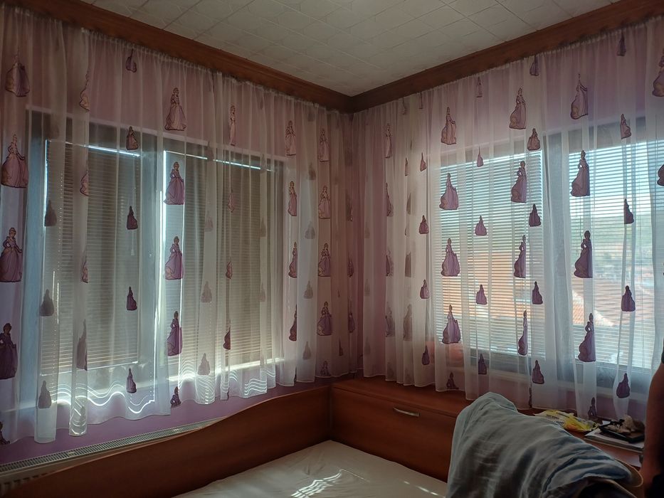 Продавам пердета