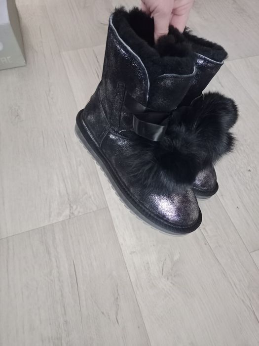 Женская обувь. Продам новые угги