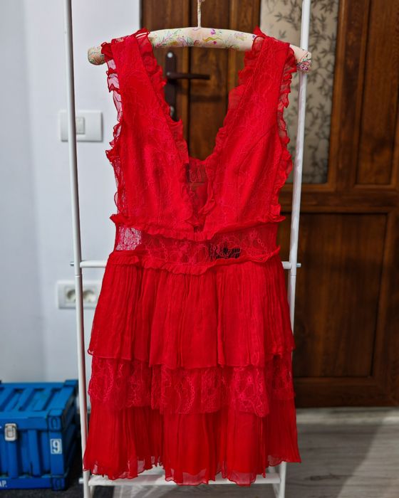 Rochie din mătase naturală și dantelă roșie – ideală pentru Crăciun