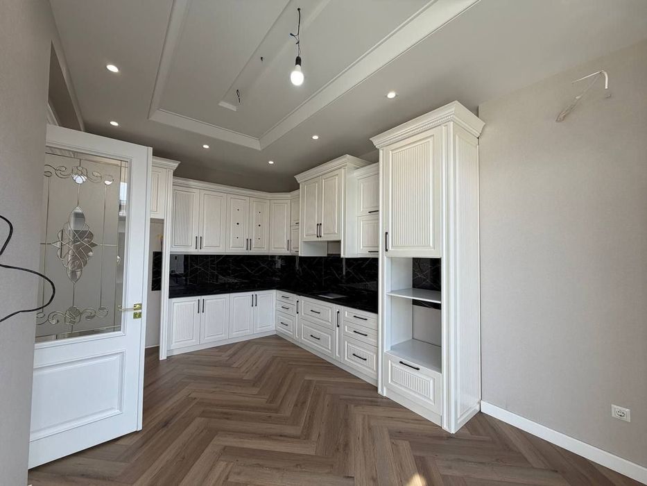 Хувайдо Бу́стон ку́чада 4 сотих 6 хона+ холл