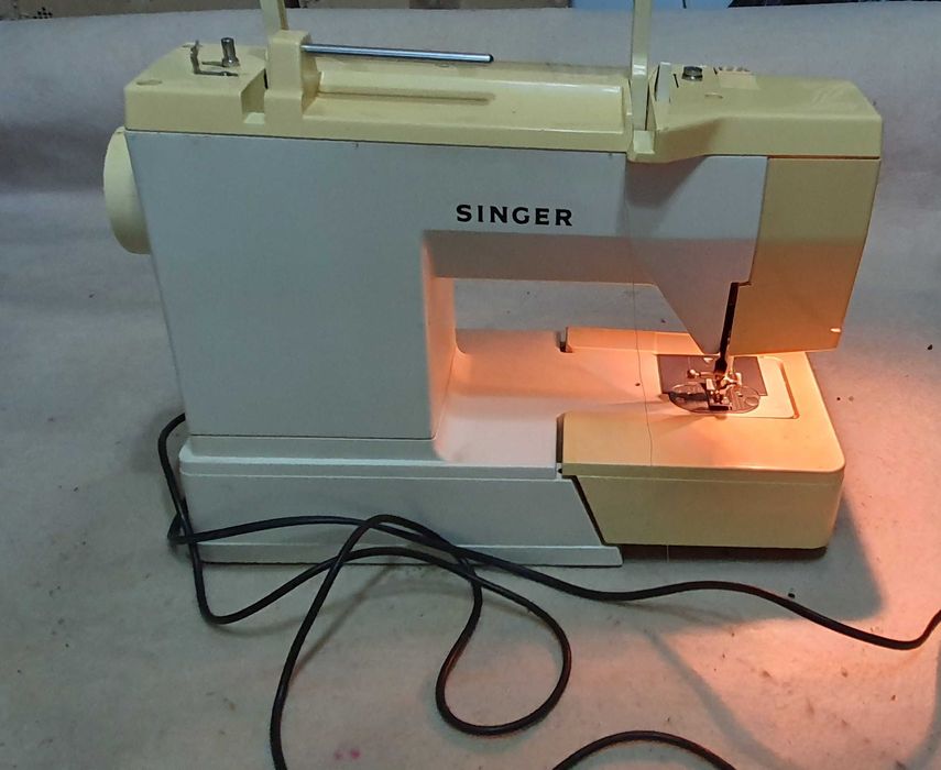 Singer 6231 JEANS | Mașină de cusut electrică | Funcțională | Made in Taiwan