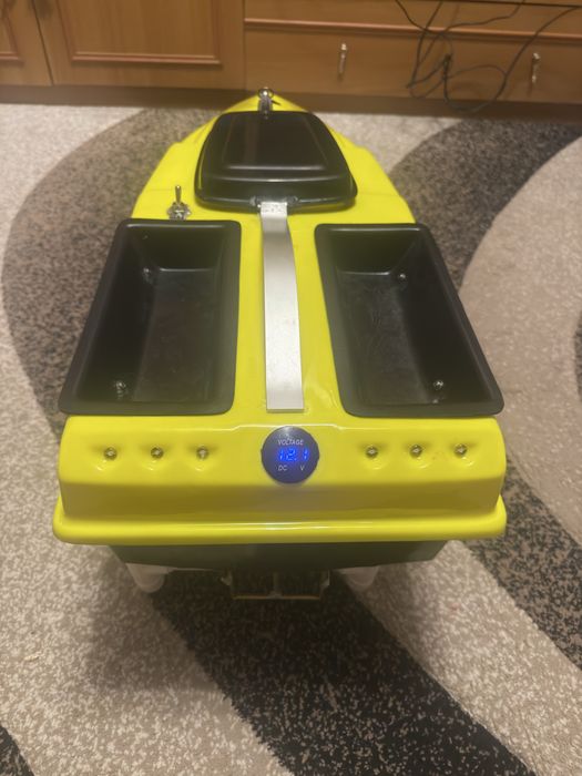Vand  Navomodel sau barcuta de pescuit cu pilot automat robo