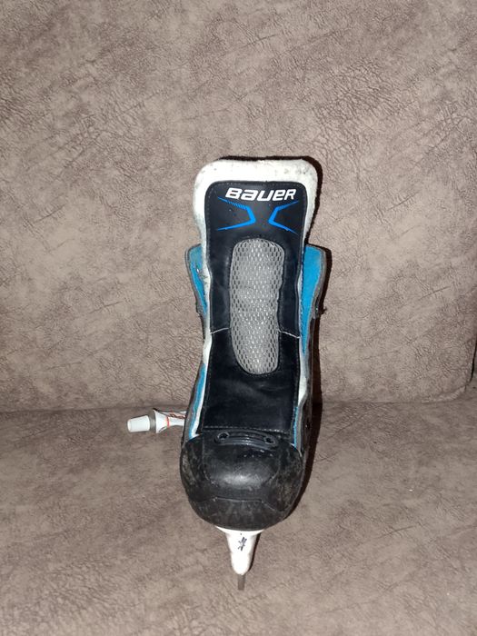 Продам коньки хоккейные Bauer Xlp