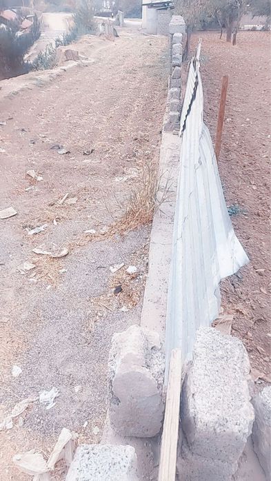 Ер сотилади 4 сотих 4 хона фундаменти билан