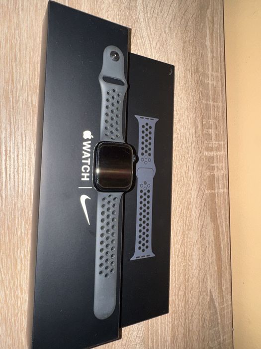 Apple watch series 7 45mm nike band