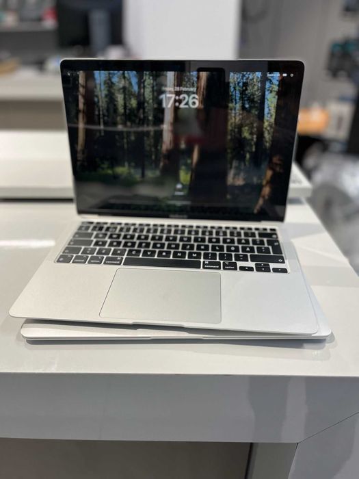 Apple MacBook Air Retina 13" - 2020 - A2337 -M1- 8 GB RAM - 256 GB SSD