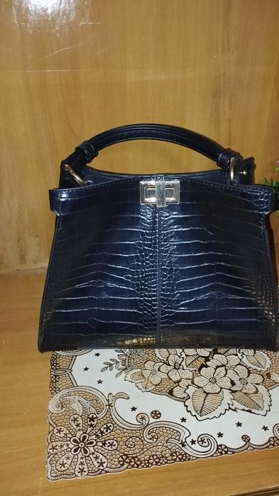 Ayollar Sumkasi sotiladi