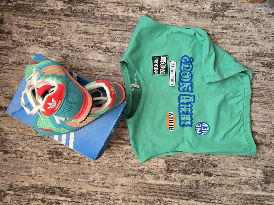 Продам кроссовки Адидас