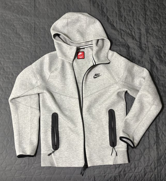 Nike tech fleece сив