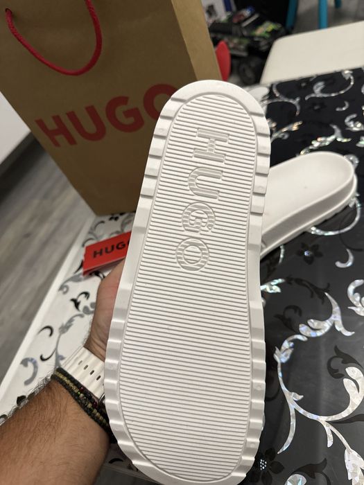 Чехли Hugo Boss - Humanic