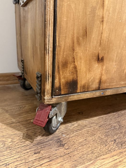 Дизайнерски ръчноизработен ТВ шкаф от масив