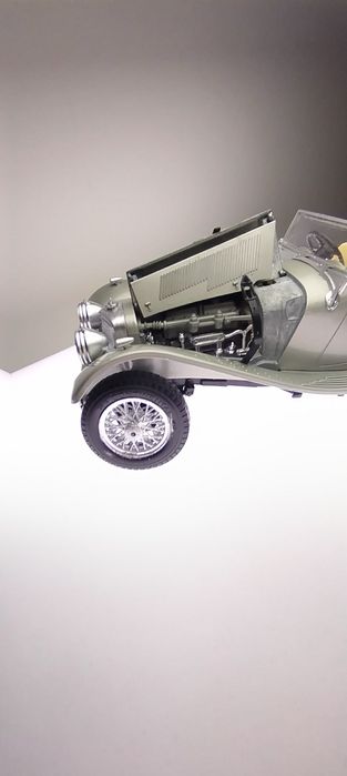 Macheta Jaguar SS100 scala 1 18 Bburago