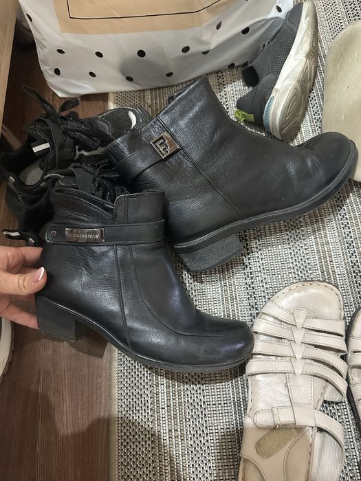 Отдам даром обувь