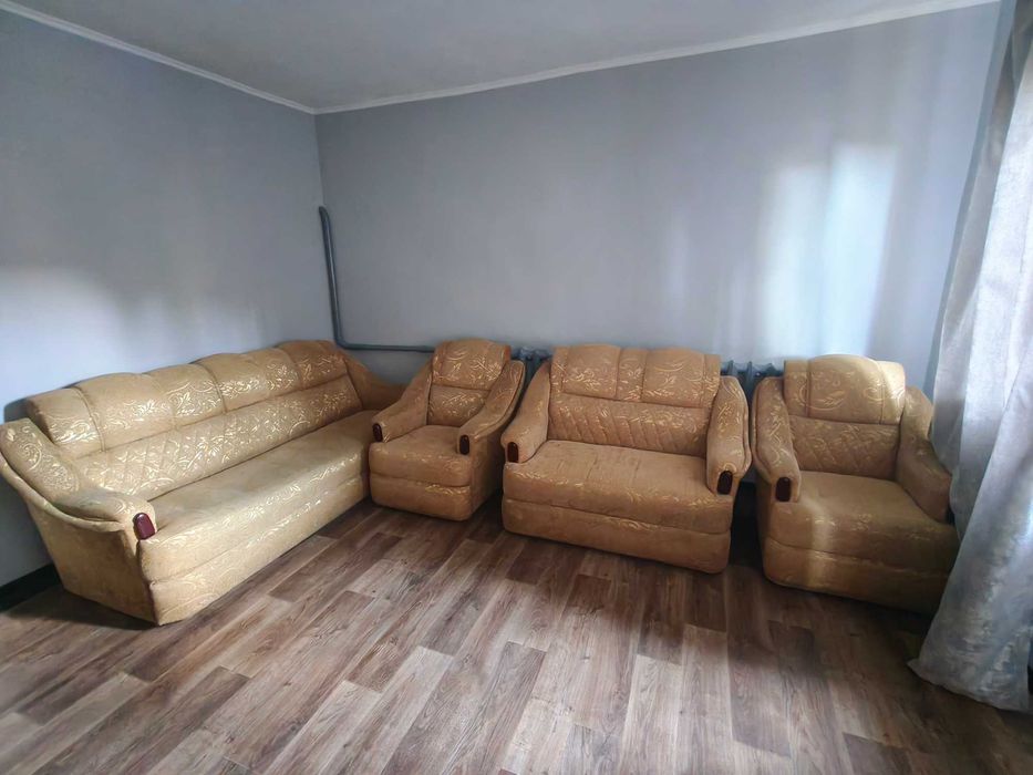 Продам диван с креслами