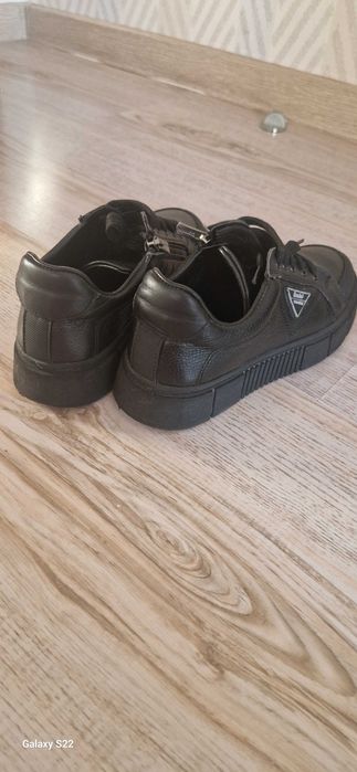 Ппрдается кеды женские