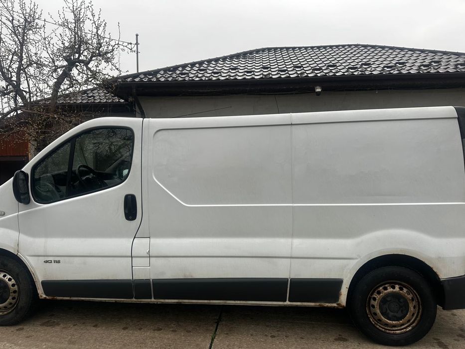 Vând Renault trafic
