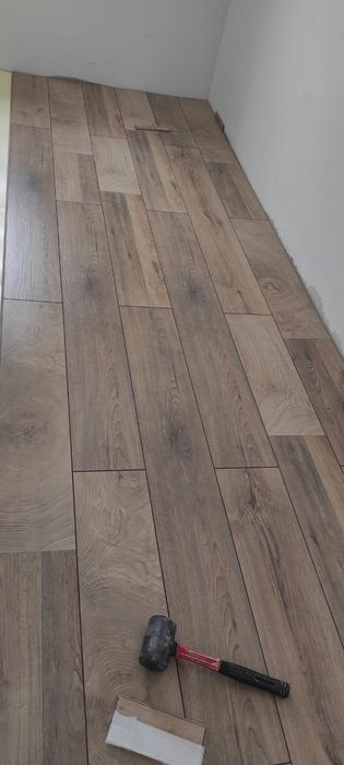 Настил линолеума, ламината