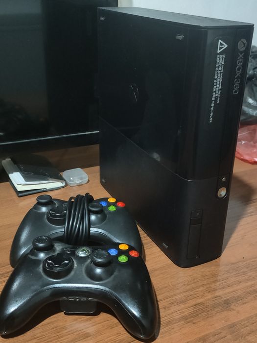 Продам Xbox 360 E