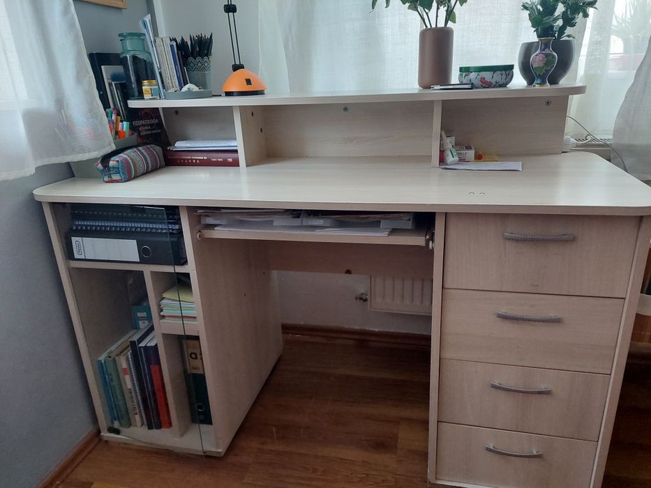 Birou 140x60 h76+19, 4 sertare, cu usa din sticla