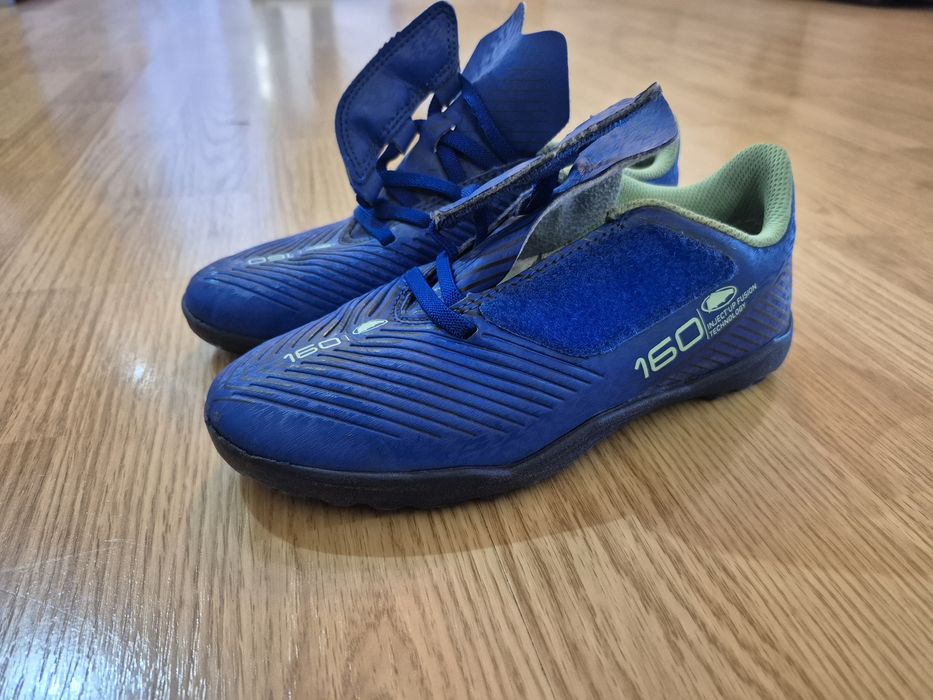 Set 2 perechi Decathlon ghete banda arici fotbal 100 Easy AG/FG Galben negru si ghete fotbal banda arici  160 easy turf albstru copii f putin utilizat