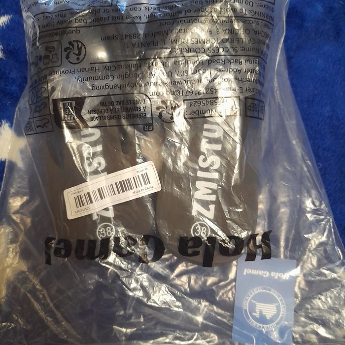 Продам сланцы женские.  Новые.