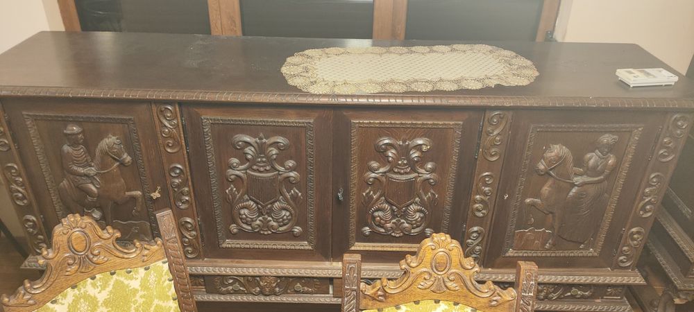 Urgent !! Vând mobilă veche model Florentin, anul 1979, cu înscri