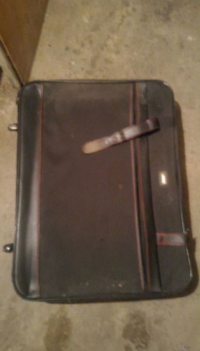 Голям куфар на колела