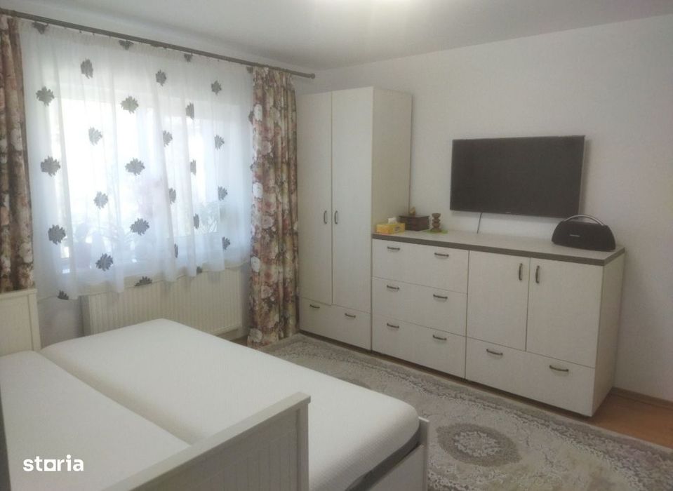 Obcini-La intrare-Apartament 2 camere ,bloc tip vila et.2, cu centrala