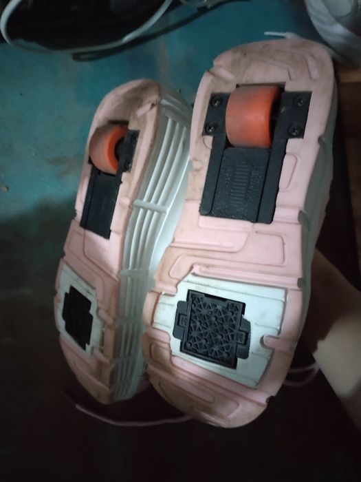 Кроссовки с колесиками