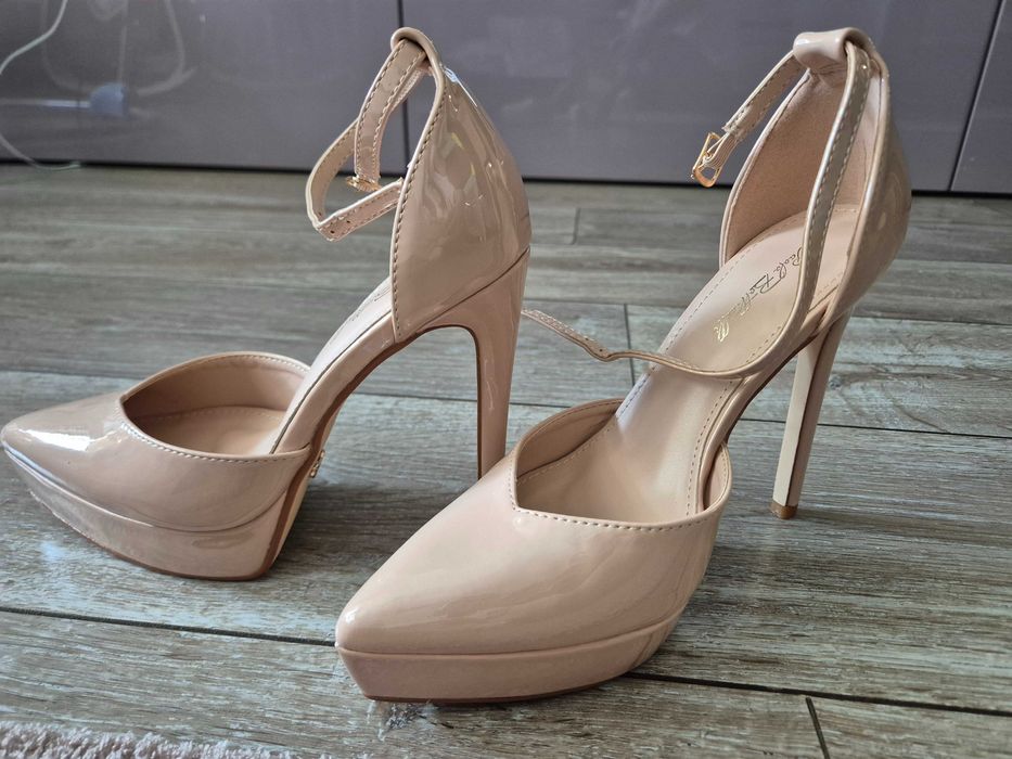 Елегантни обувки с ток