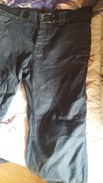 Pantaloni blugi moto impermeabili nr 50 protectii genunchi si solduri