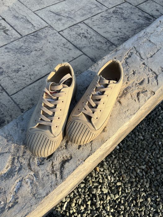 Бежови обувки