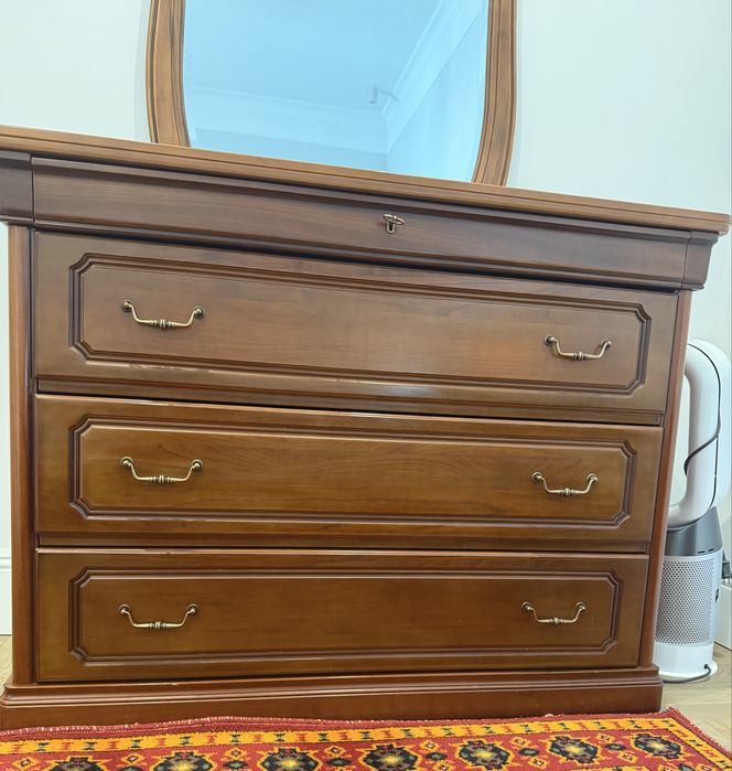 Продам деревянный итальянский комод