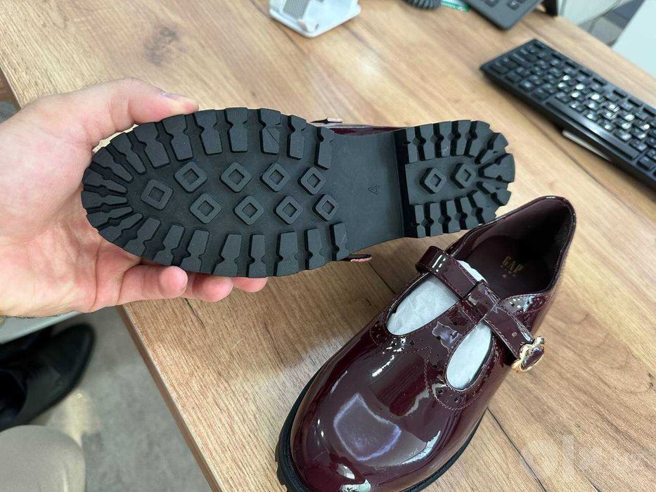 Детские туфли GAP Kids T-Strap Loafers — новые
