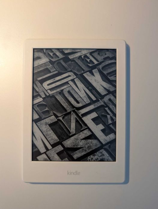 Kindle 8th Generation (2016) – perfect pentru citit fără oboseală