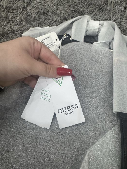 Ghiozdan Guess nou  cu eticheta