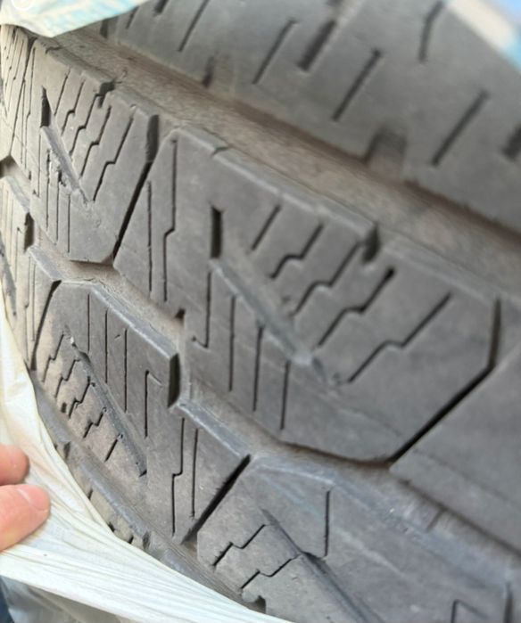 Продам 4 шины Bridgestone
