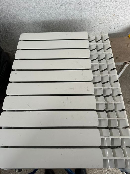 Батарея би метал