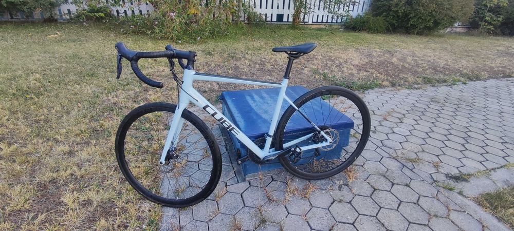 Шосеен велосипед Cube Attain Pro 28