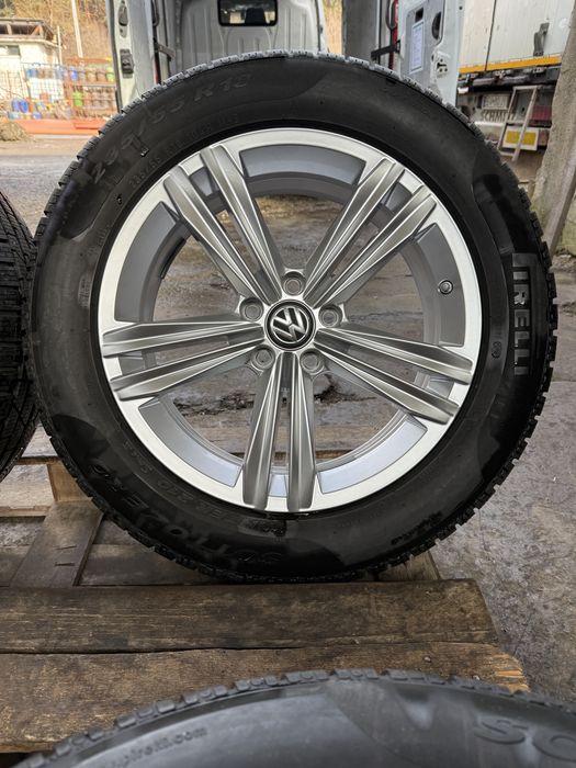 # Jante originale NOI Sebring VW Tiguan cu anvelope de iarna 235/55 18