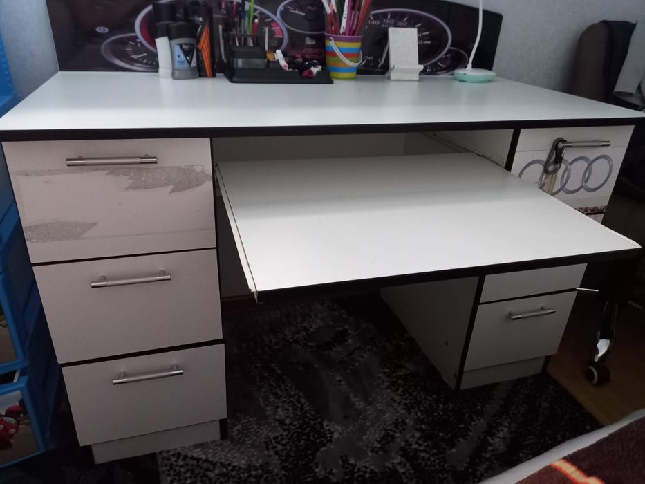 Продам кровать машина + стол в подарок