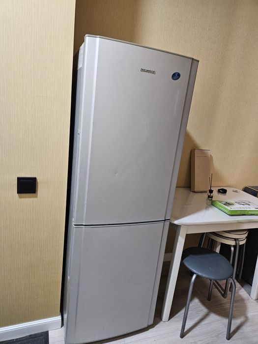 Продам холодильник Самсунг 25000