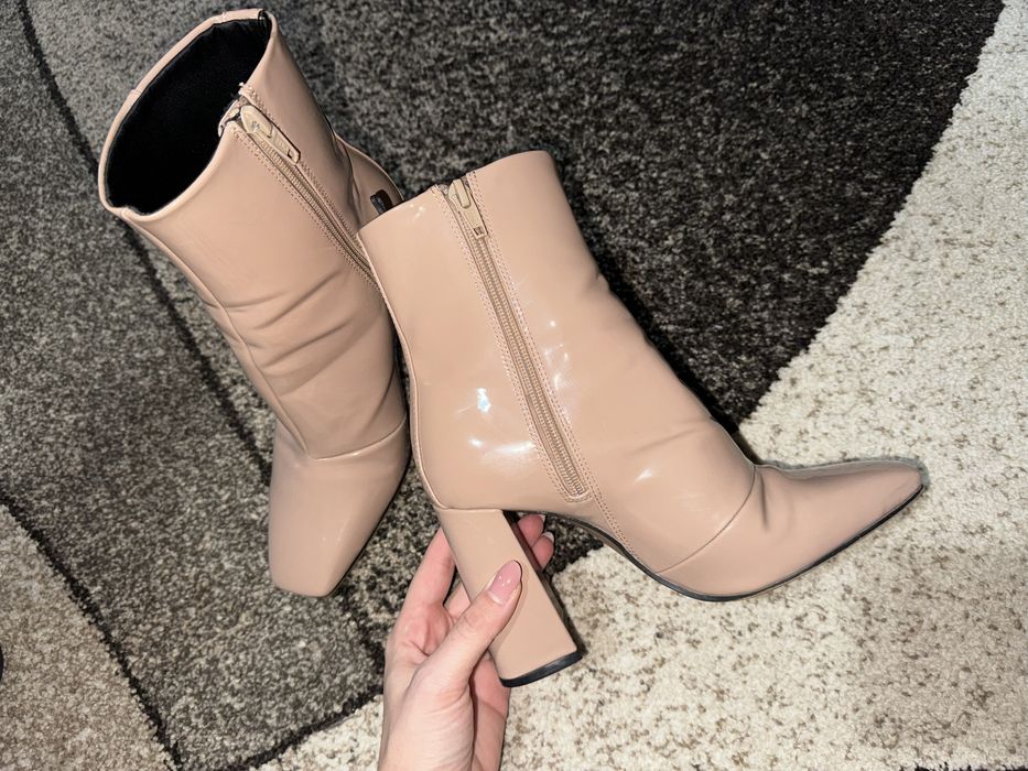 Дамски бежови боти H&M