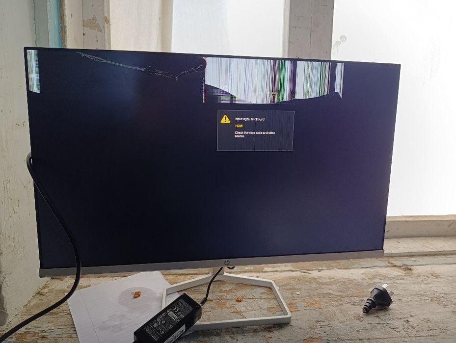 Ekran ketgan qogan hamanasasi joyida