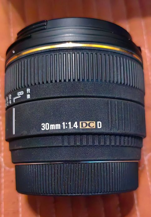 Объектив Sigma DC 30mm f1,4