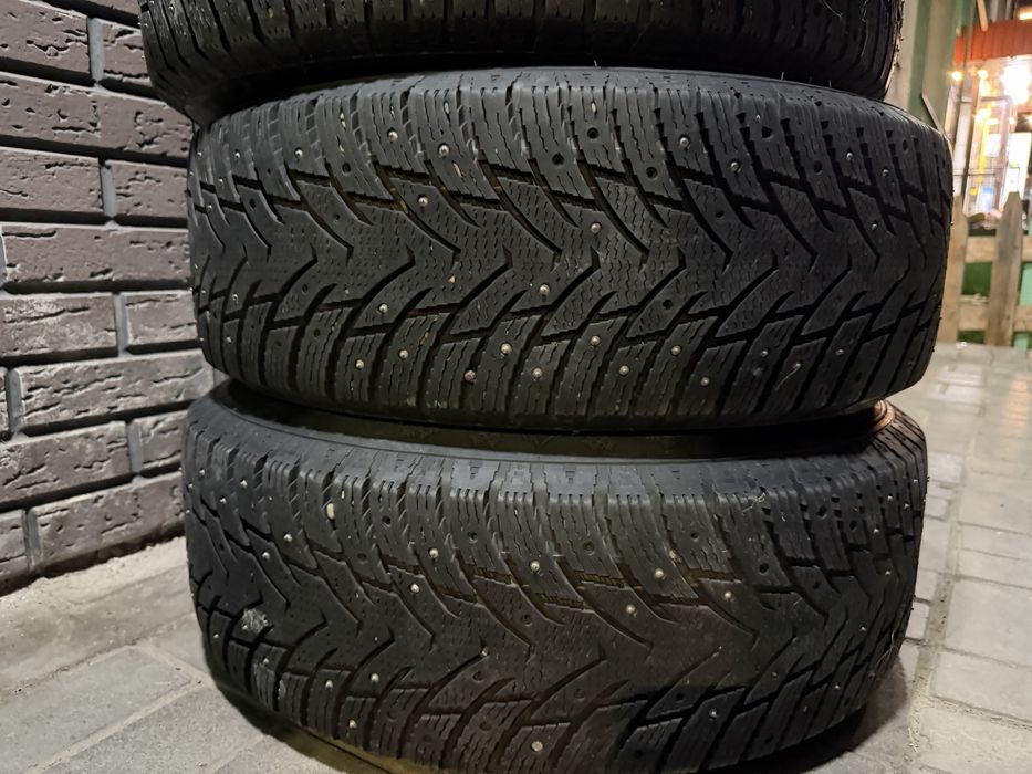 Продам зимние шины с дисками 225/60 R17