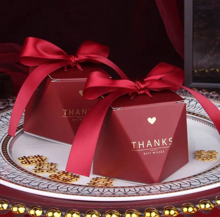 Тойбастар,Бомбоньерки