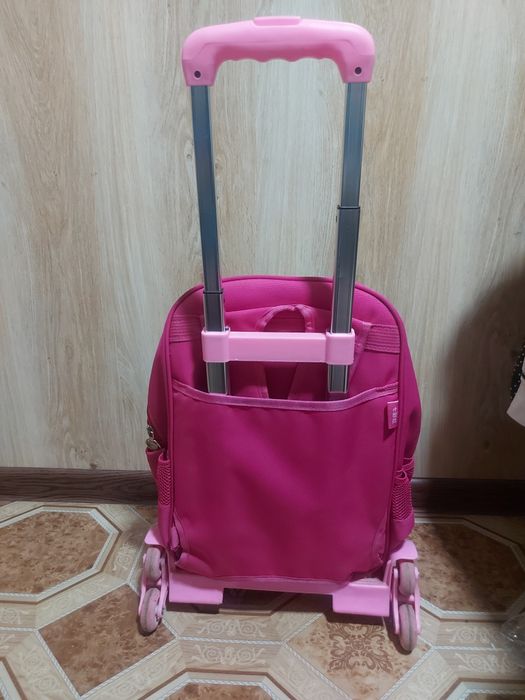 Продаются рюкзаки для девочки