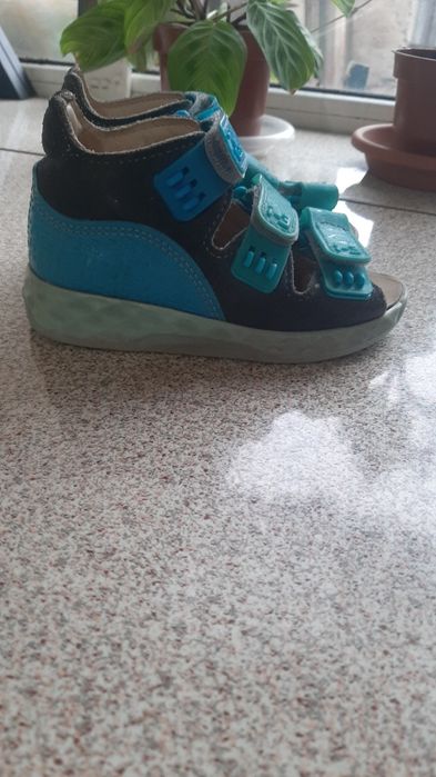 Продам ортопедические сандалии.