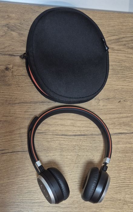 Căști Profesionale Jabra Evolve 65 UC + Husă – Ca noi 
După cum se vede în poze căștile sunt ca și noi
